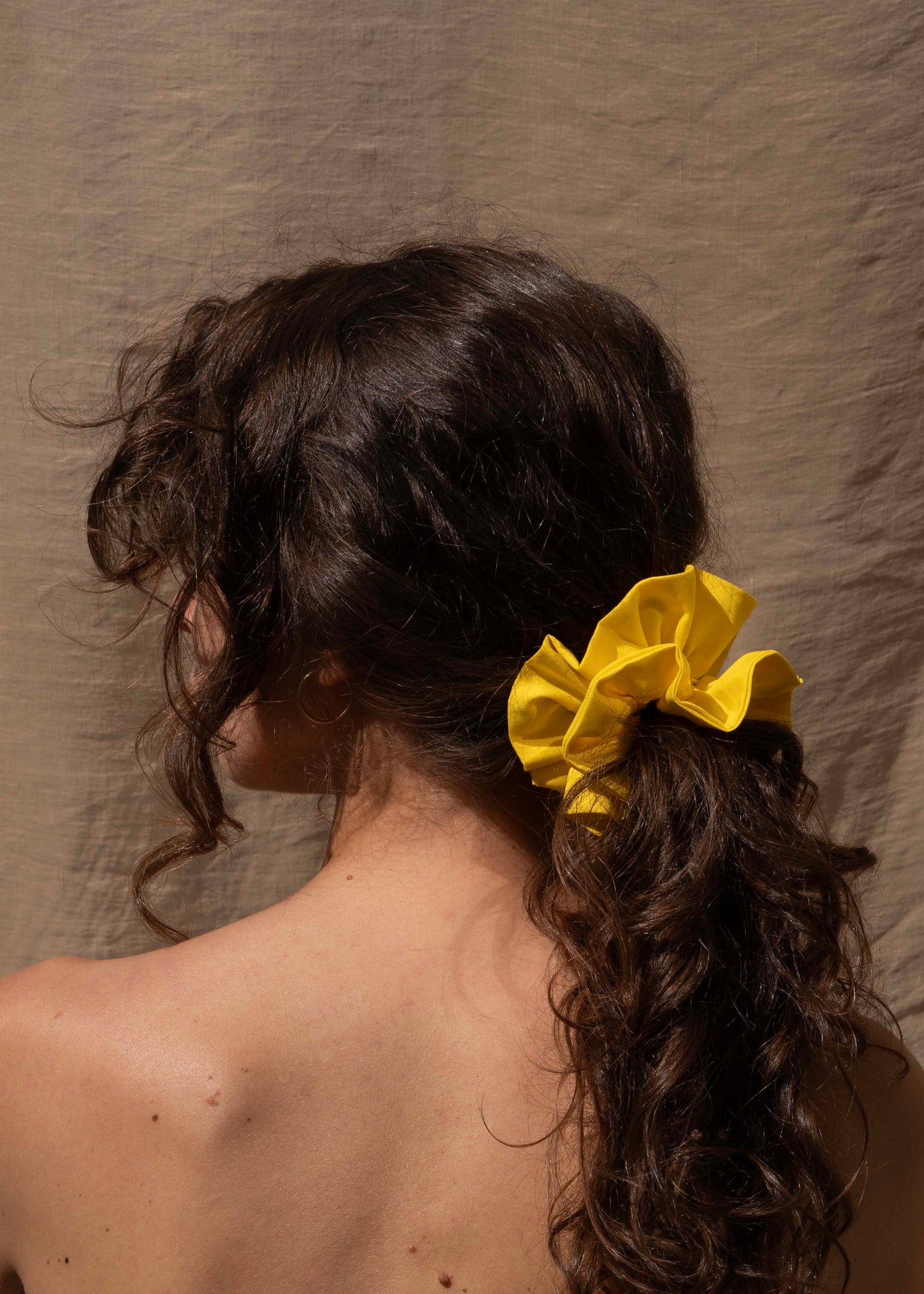 Le voile de coton jaune